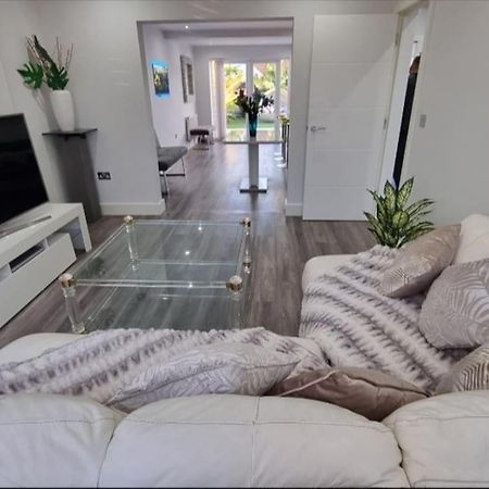 Northbourne House Villa เฟิร์นดาวน์ ภายนอก รูปภาพ