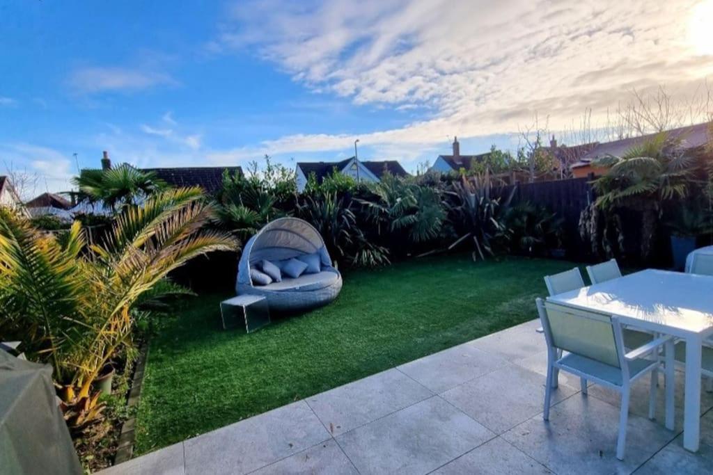 Northbourne House Villa เฟิร์นดาวน์ ภายนอก รูปภาพ