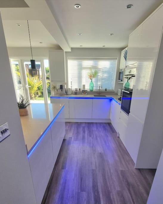Northbourne House Villa เฟิร์นดาวน์ ภายนอก รูปภาพ