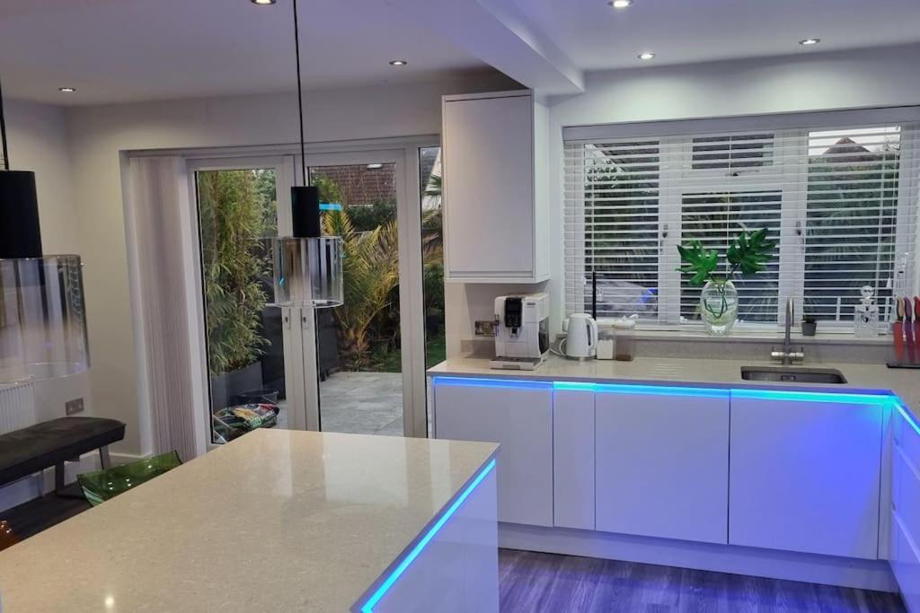 Northbourne House Villa เฟิร์นดาวน์ ภายนอก รูปภาพ