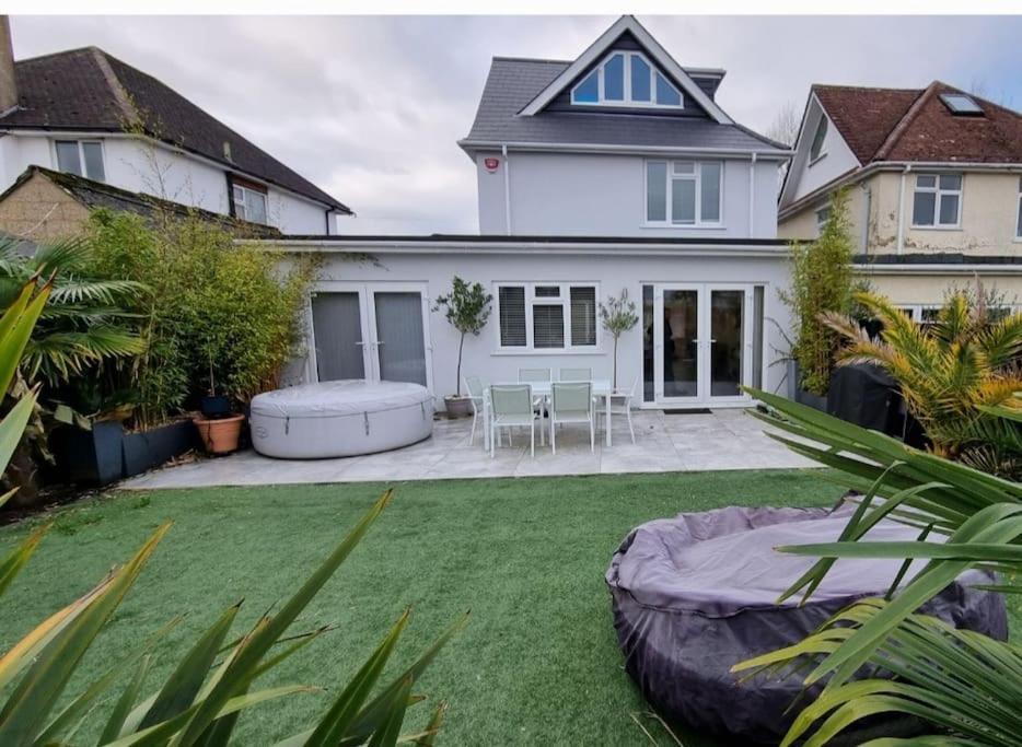 Northbourne House Villa เฟิร์นดาวน์ ภายนอก รูปภาพ