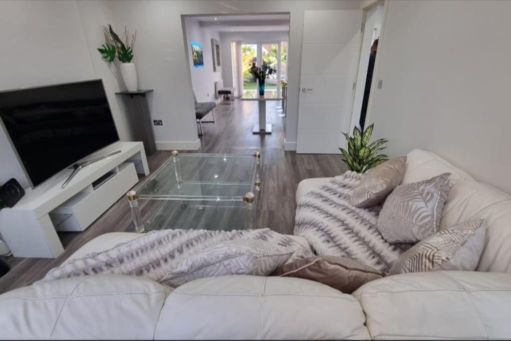 Northbourne House Villa เฟิร์นดาวน์ ภายนอก รูปภาพ