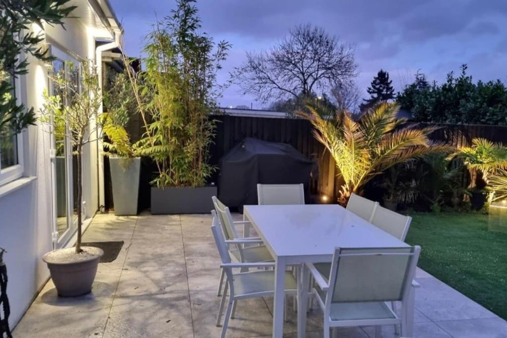 Northbourne House Villa เฟิร์นดาวน์ ภายนอก รูปภาพ