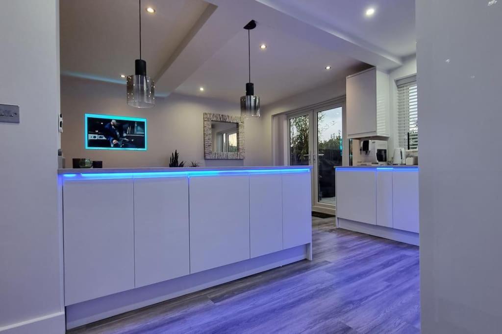 Northbourne House Villa เฟิร์นดาวน์ ภายนอก รูปภาพ