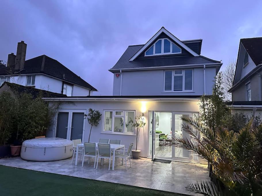 Northbourne House Villa เฟิร์นดาวน์ ภายนอก รูปภาพ