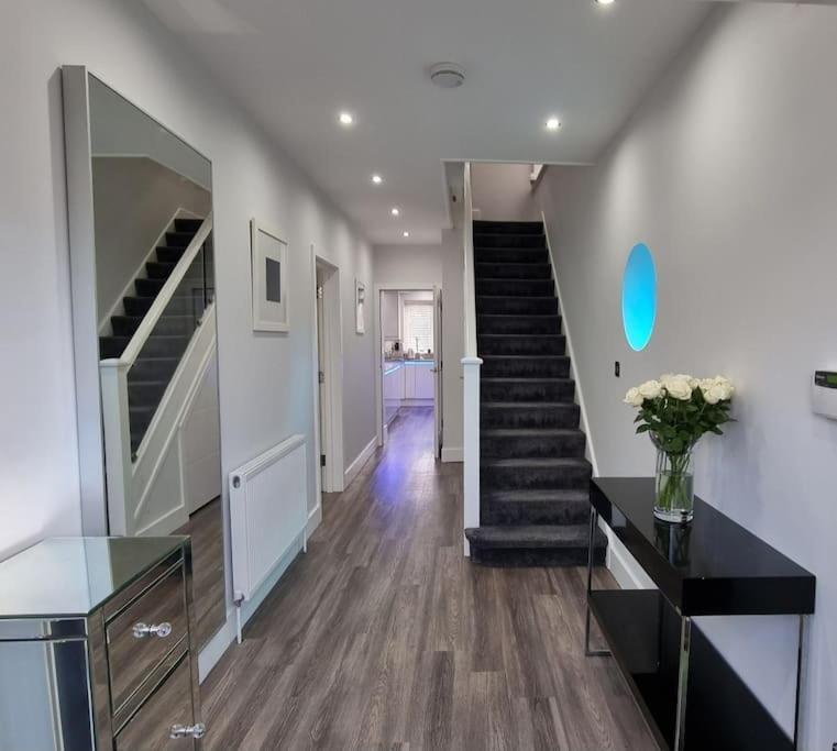 Northbourne House Villa เฟิร์นดาวน์ ภายนอก รูปภาพ